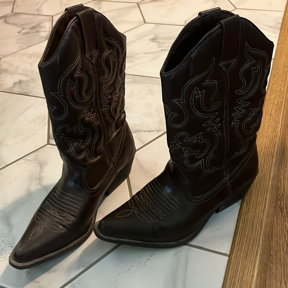 Cowboy boots, size 8.5, brown